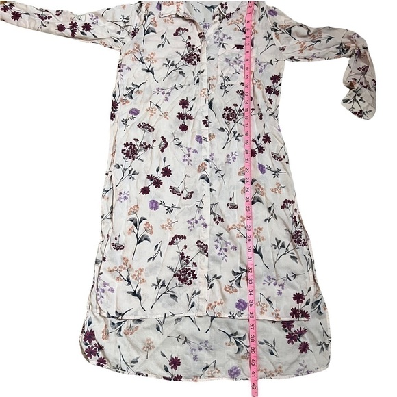 Chelsea and Theodore Light Pink Floral Button Down Tunic Dress With Slits - Picture 4 of 7